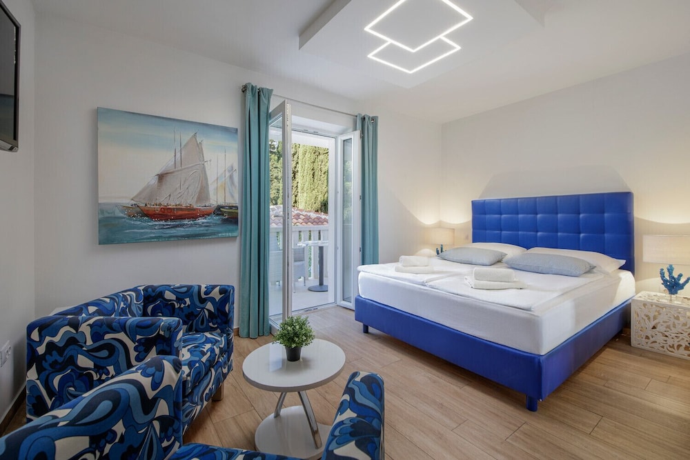 Luxury Double Room, 1 King Bed, Terrace, Pool View