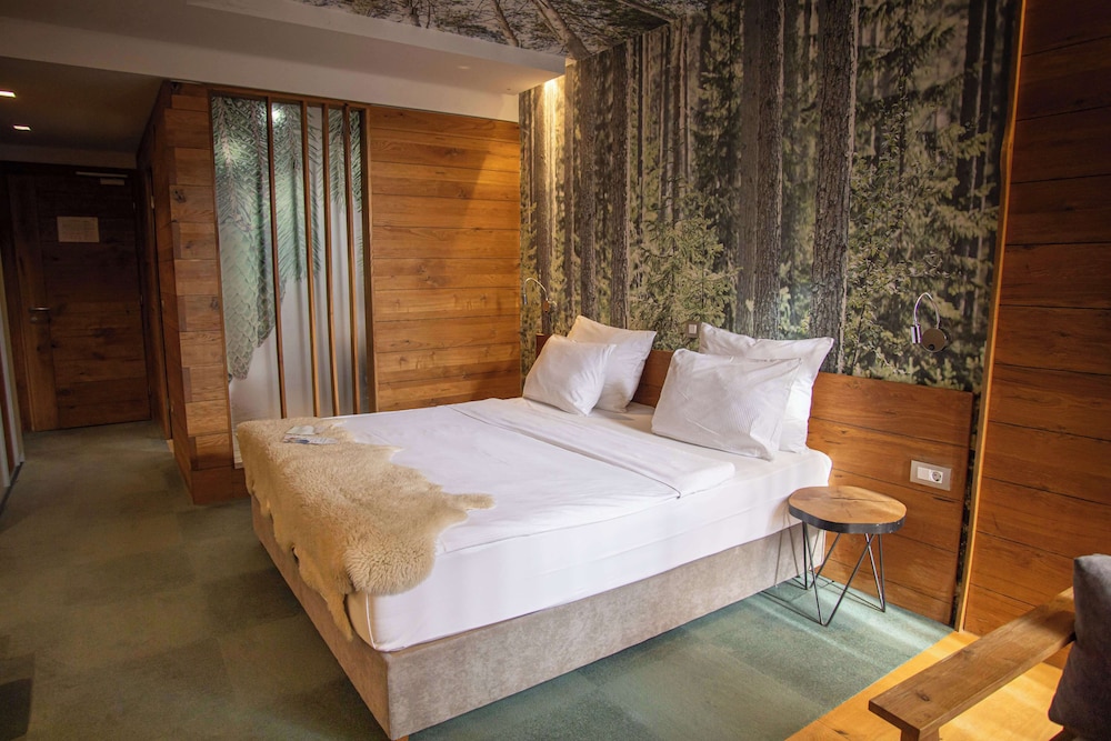 Standard Room, 1 Queen Bed, Non Smoking, Balcony photo 3