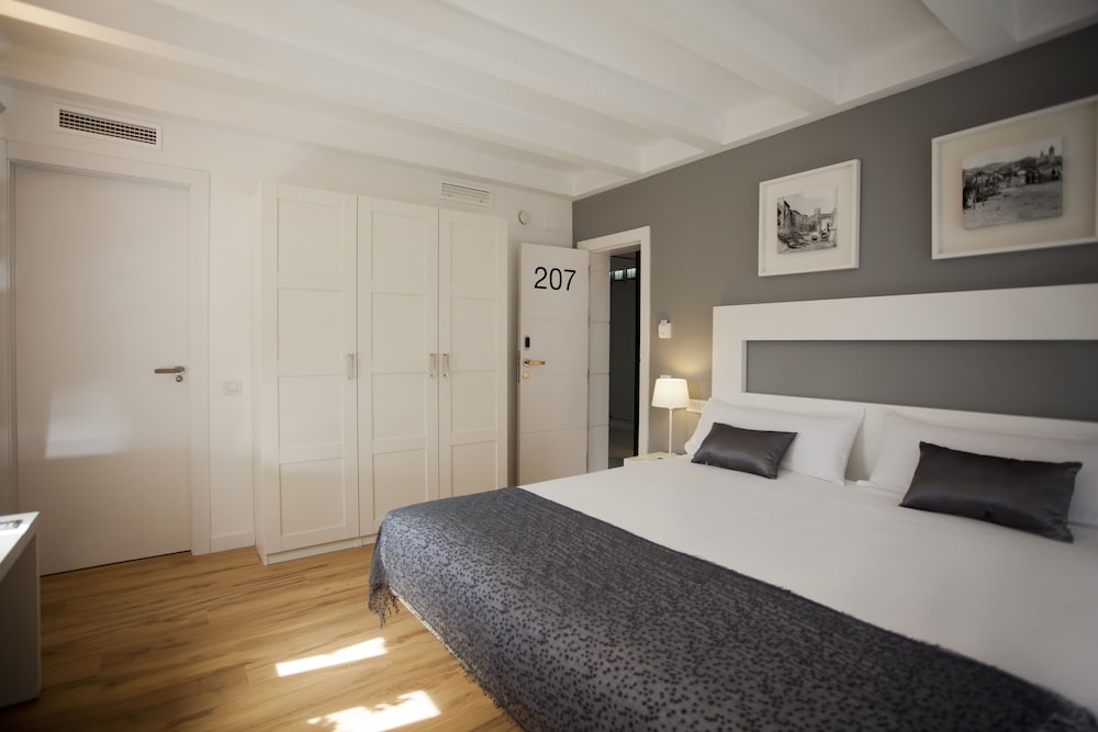 Standard Double or Twin Room - Photo 3