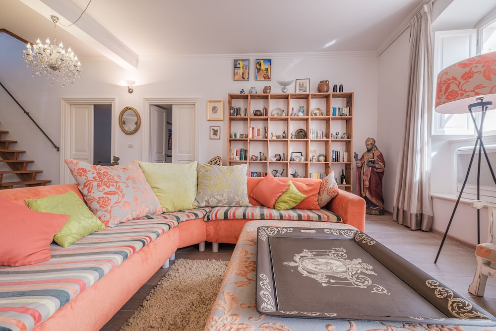 City Apartment, 4 Bedrooms, Terrace, City View
