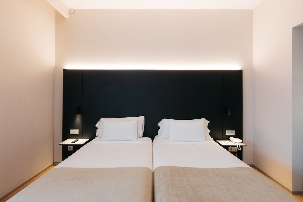 Room (2x2 Family Plan)