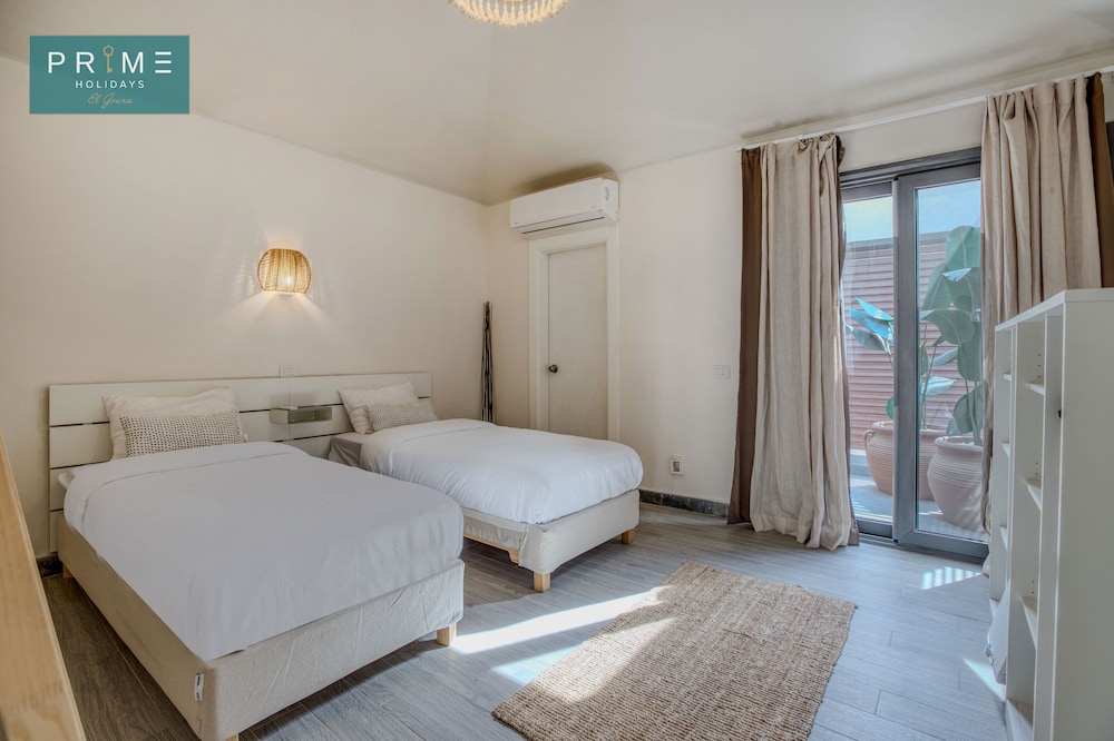 Superior Townhouse, 2 Master Bedrooms With Private Heated Pool & Jacuzzi photo 2