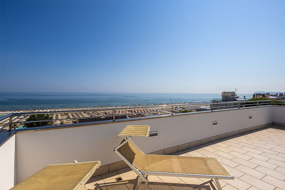Exclusive Penthouse, Mobility Accessible, Sea View