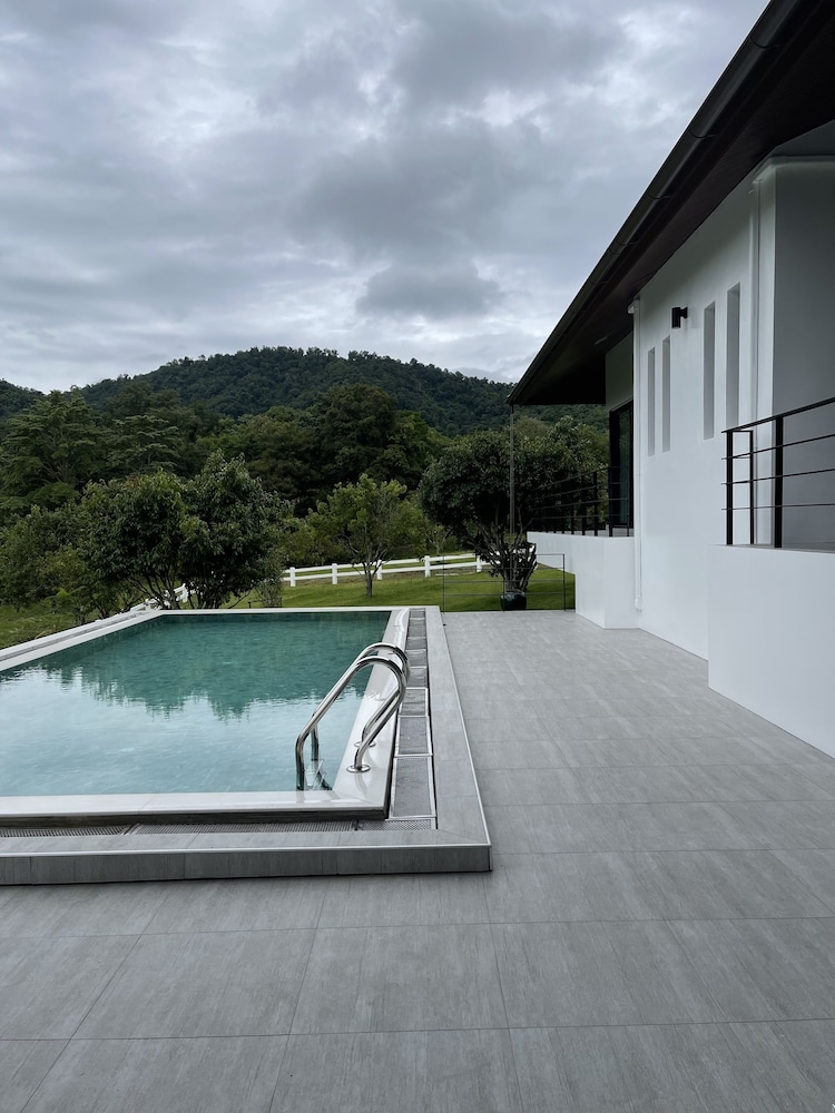 Panoramic Villa, 4 Bedrooms, Hill View, Mountainside photo 3