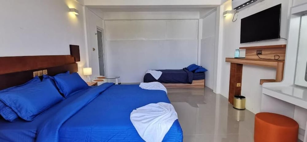 Deluxe Triple Room photo 3
