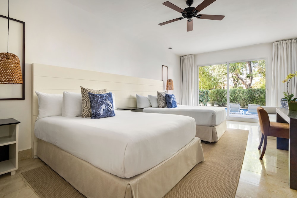 Sun Club Jr. Suite Swim out- Adults Only Double