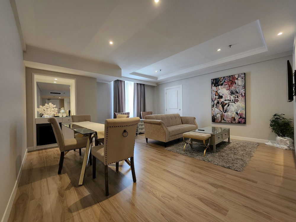 Palace Suite - Photo 5