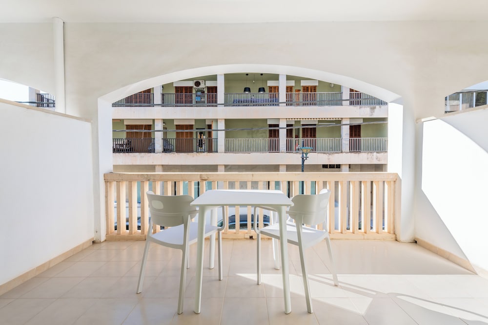 Single Room, Terrace (Street View)