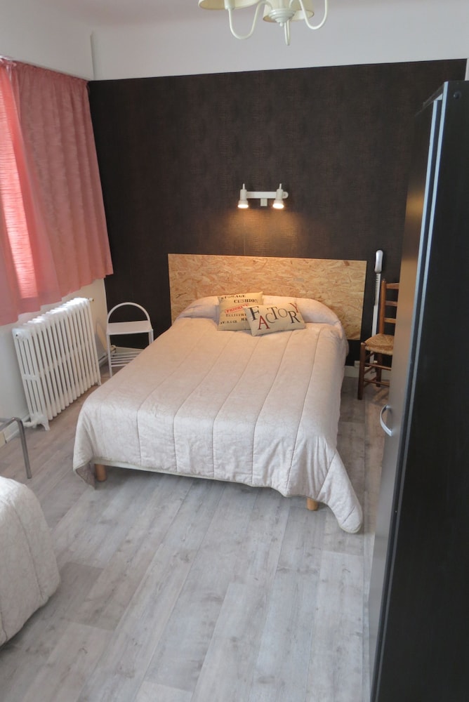 Standard Room, 2 Twin Beds photo 2