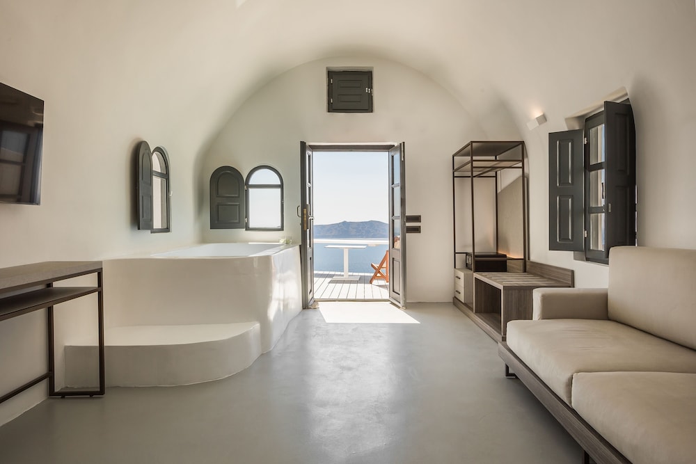 Exclusive Suite, Jetted Tub (Cave) - Photo 4