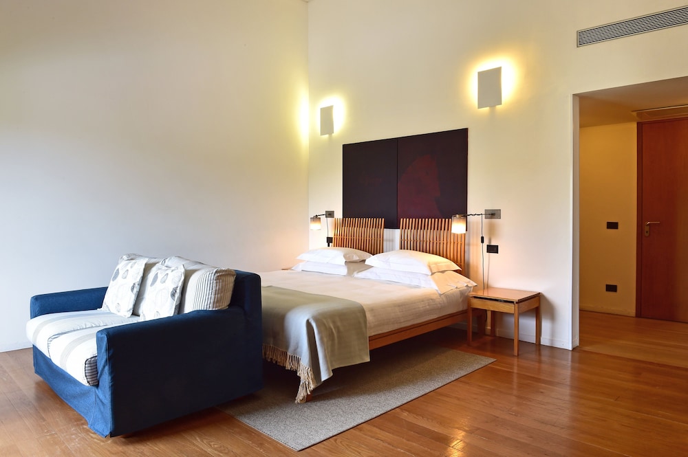 Family Room (Superior) - Photo 7