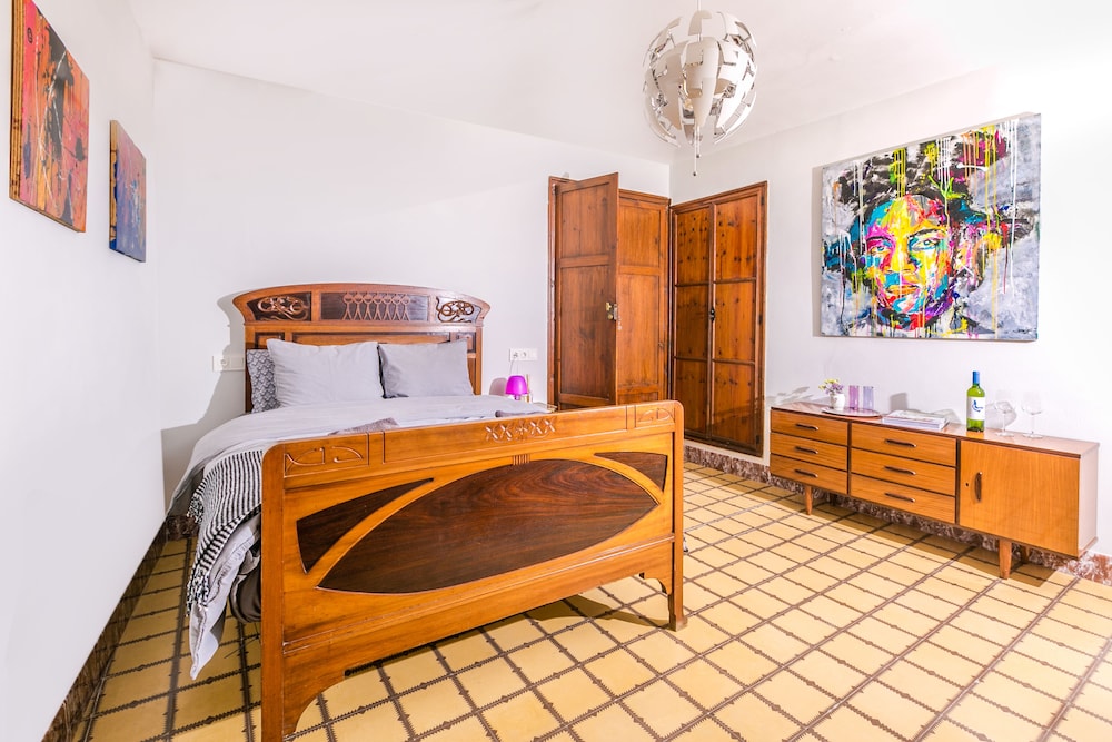 Deluxe Room, 1 Queen Bed, Mountain View photo 3