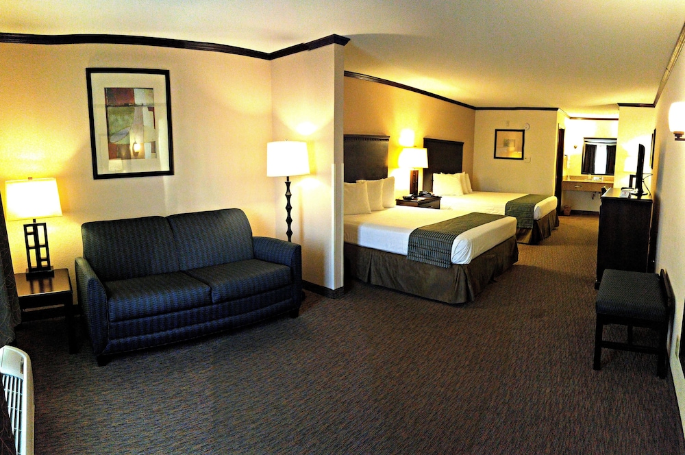 Standard Suite, Multiple Beds photo 1