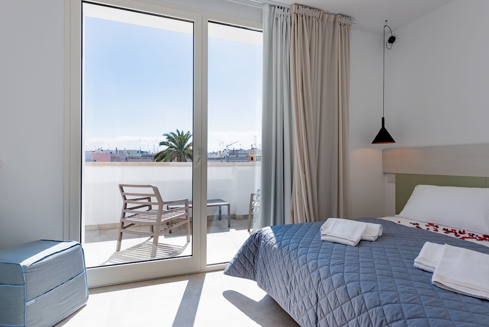 Family Room, 2 Bedrooms (2)