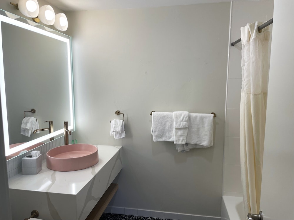 Superior Room, Multiple Beds - Photo 4