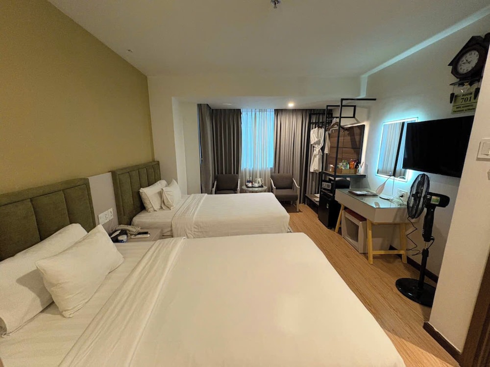 Grand Suite City View - Rooftop Pool photo 2