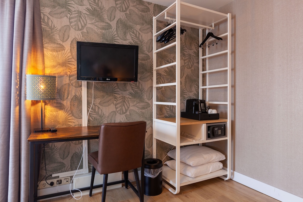 Business Room, 2 Twin Beds, Non Smoking - Photo 9