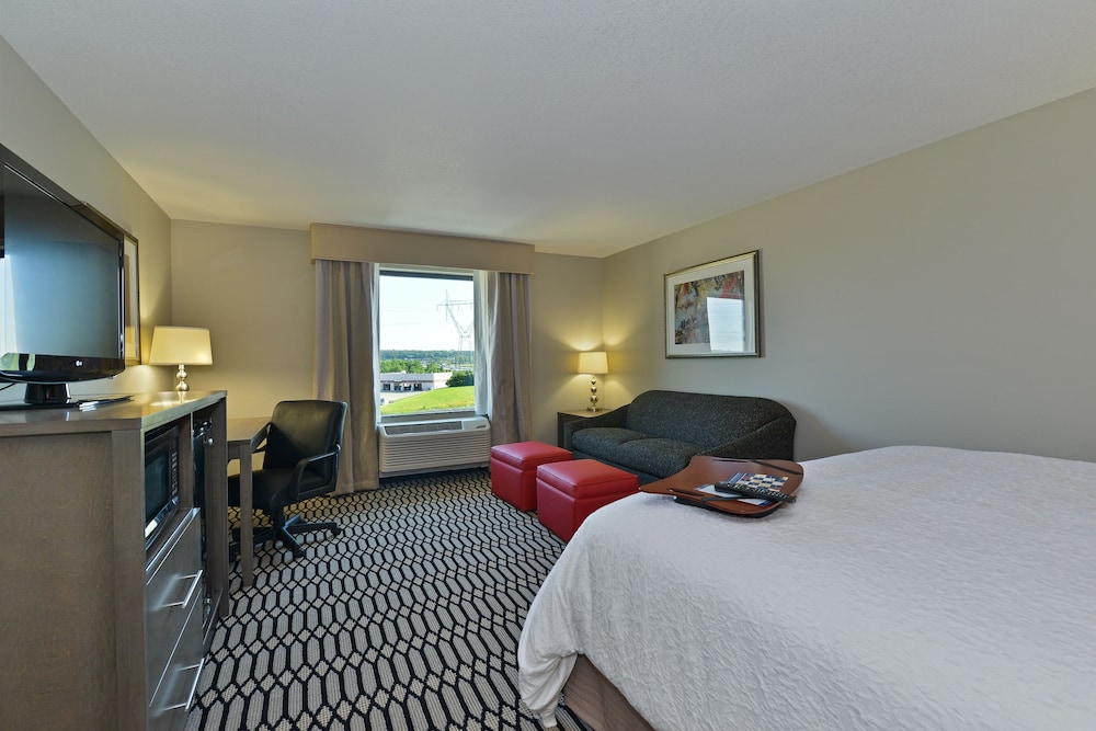 King Bed with Sofabed photo 2