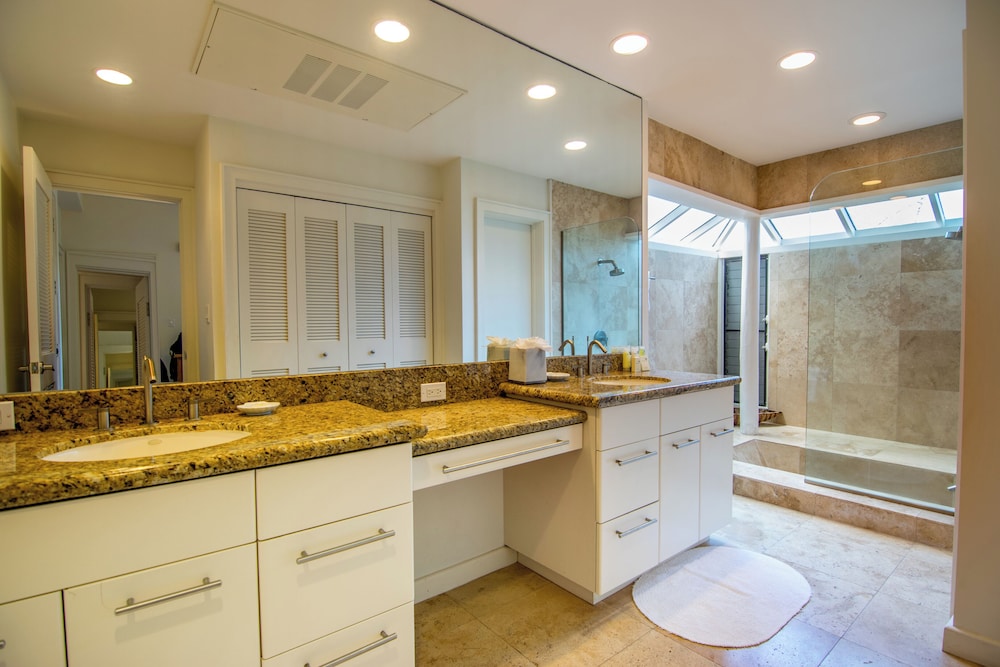 Villa, 2 Bedrooms, Oceanfront (Bay 29G2 Gold 2.5 Bath) photo 3