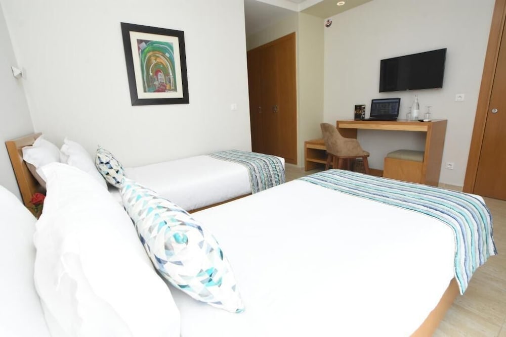 Standard Double Or Twin Room - Photo 10