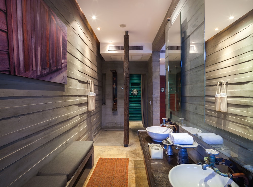 Private Pool Suite - Photo 7
