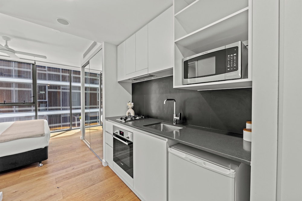 Three Bedroom Dual Key Apartment - Photo 2