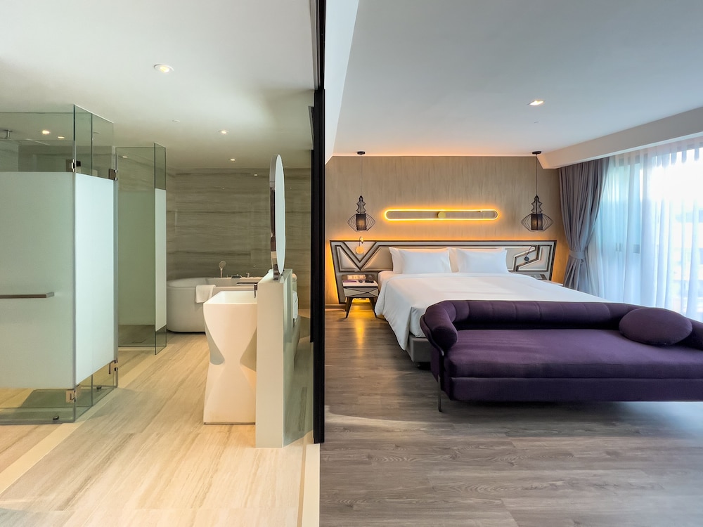 Amethyst Grand Executive - Photo 8