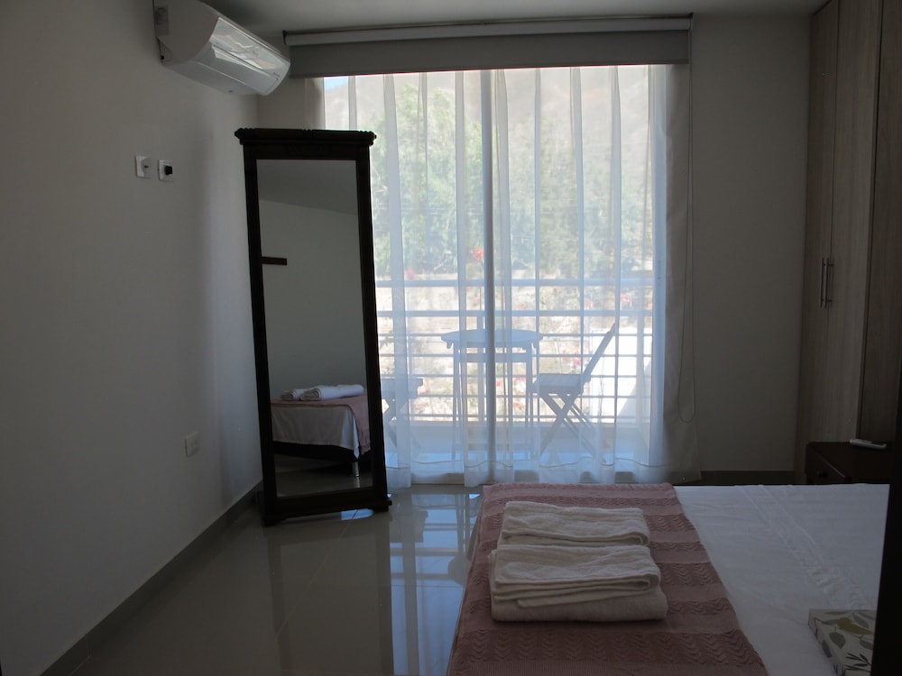 Comfort Room, 1 Queen Bed, Non Smoking, Bay View photo 2