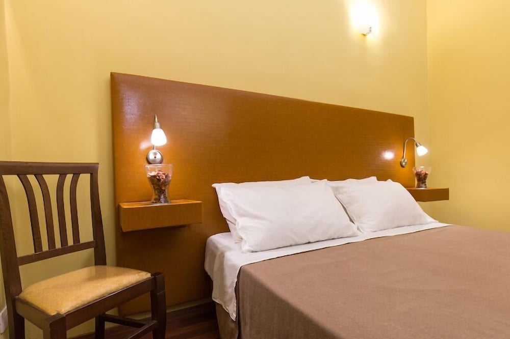 Twin Room - Photo 2