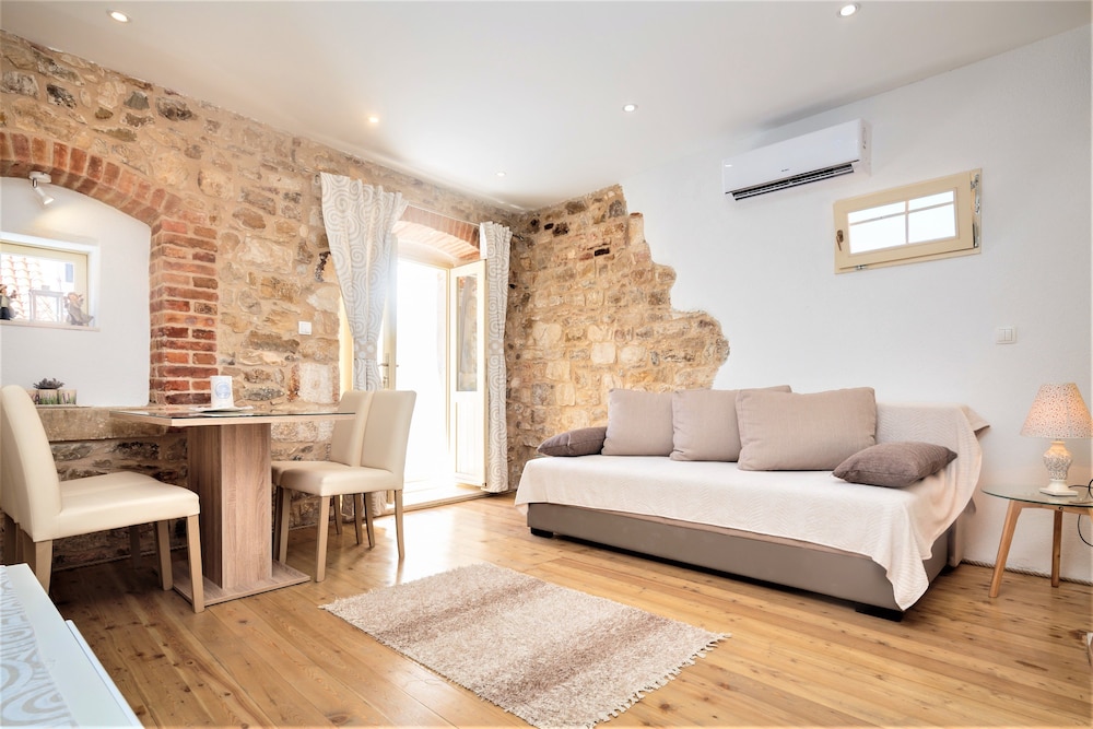 Apartment, Terrace (Cindro)
