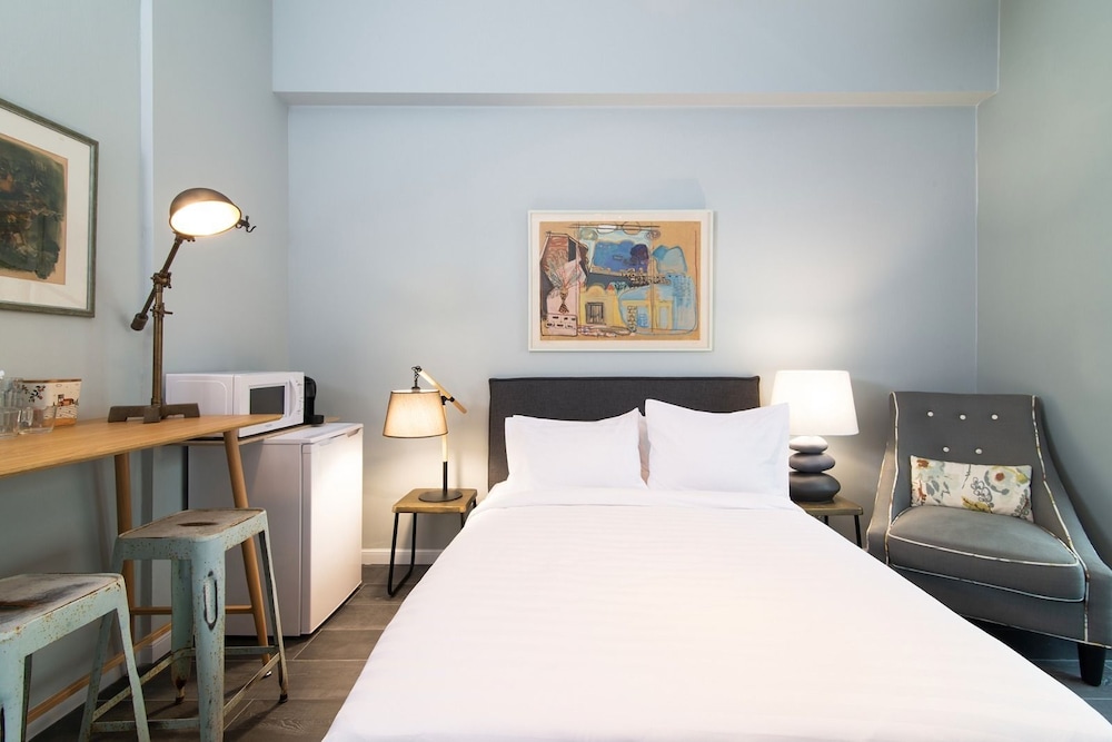 Classic Studio, 1 Queen Bed, City View