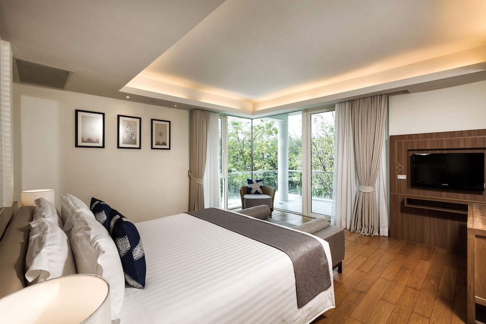 2 Bedroom Residence with Kitchen and Balcony photo 3