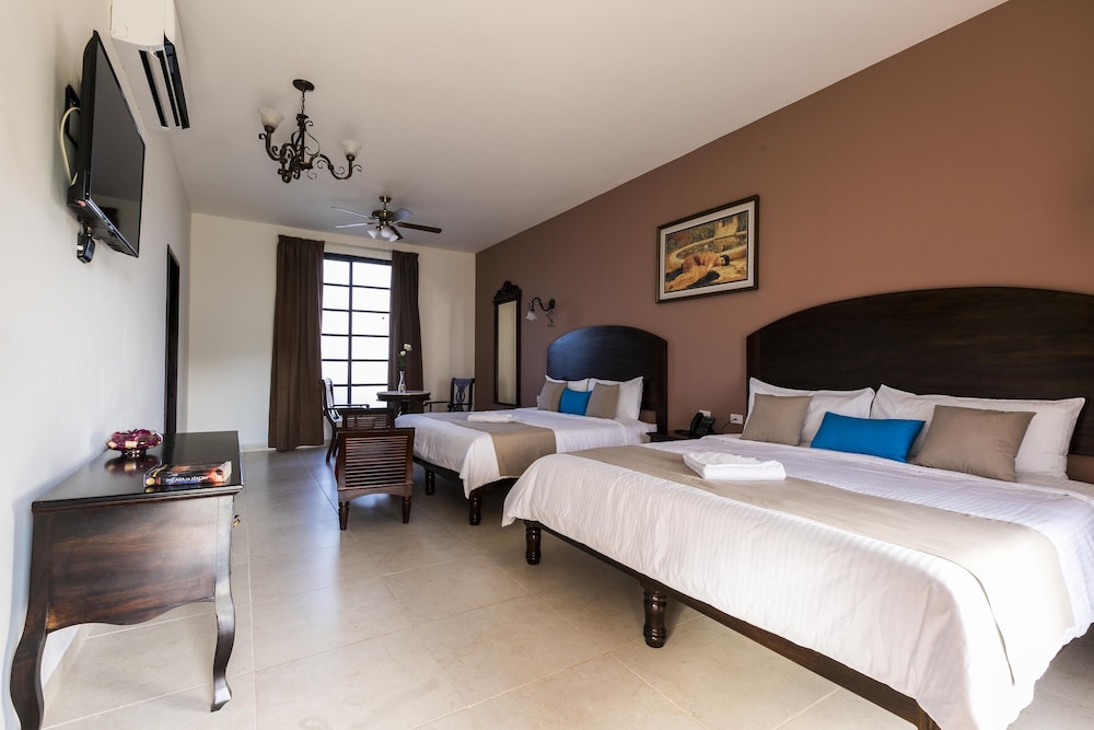 Grand Suite, Pool View