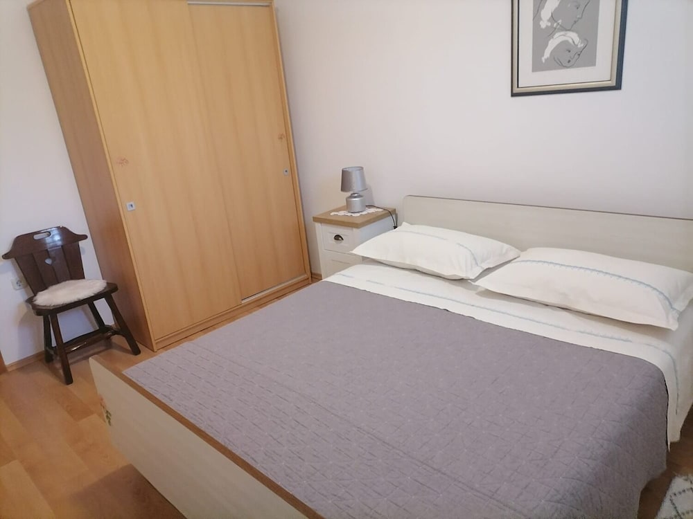 Apartment (Ljube - quiet location & close to the)