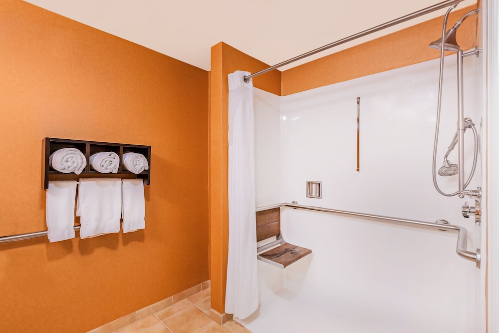 Standard Room, 2 Queen Beds, Accessible (Comm Access) - Photo 2