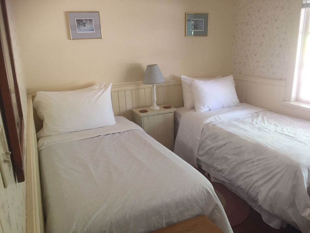 Hollyhock Cottage photo 2