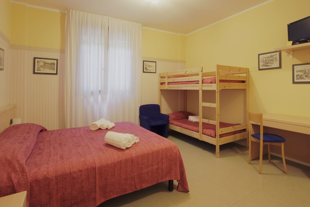 Family Quadruple Room photo 2