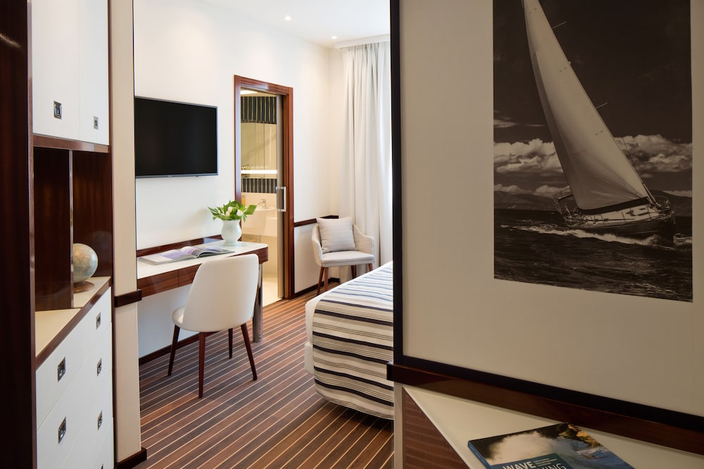 Deluxe Room - Photo 3