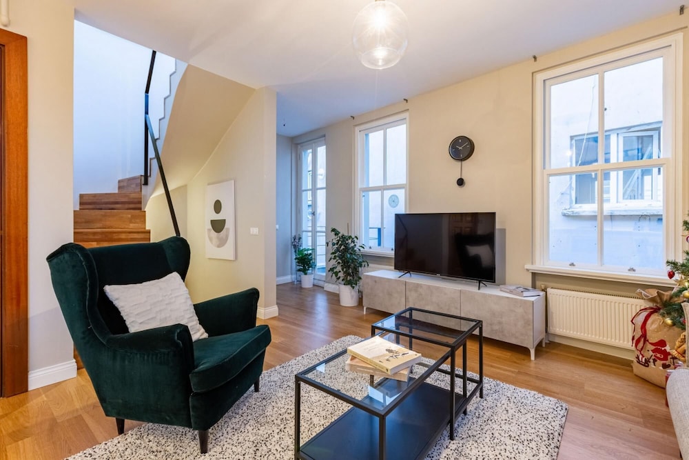 Apartment photo 2