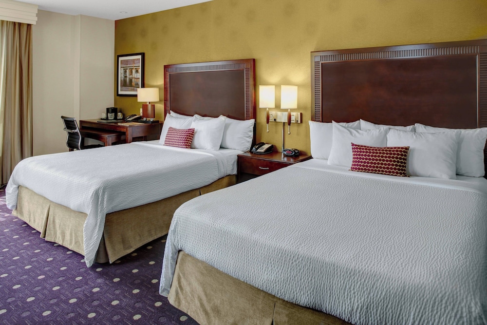 Room, 2 Queen Beds photo 1