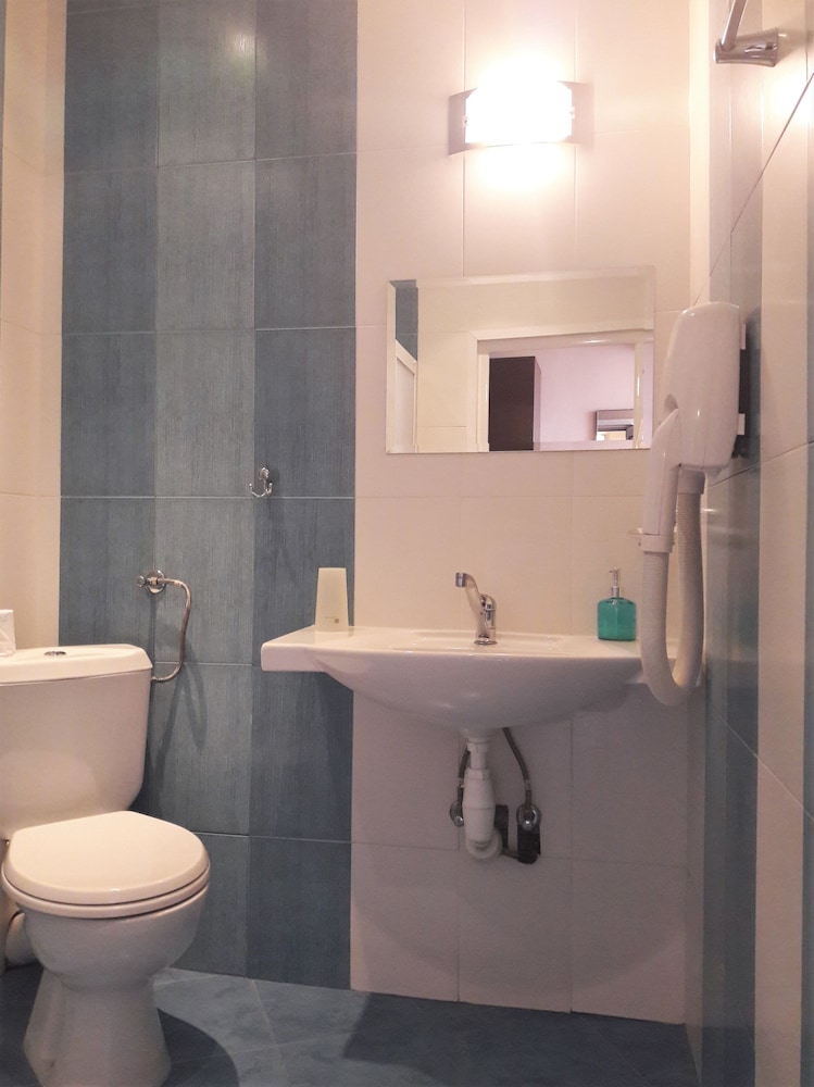 Standard Triple Room - Photo 5