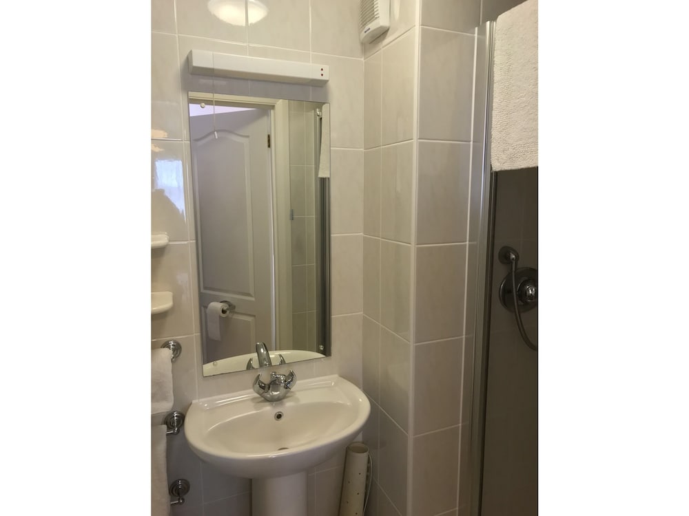Comfort Twin Room, Ensuite (Ground Floor) photo 3