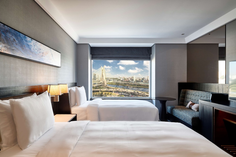 Room (Bridge View) thumbnail 6
