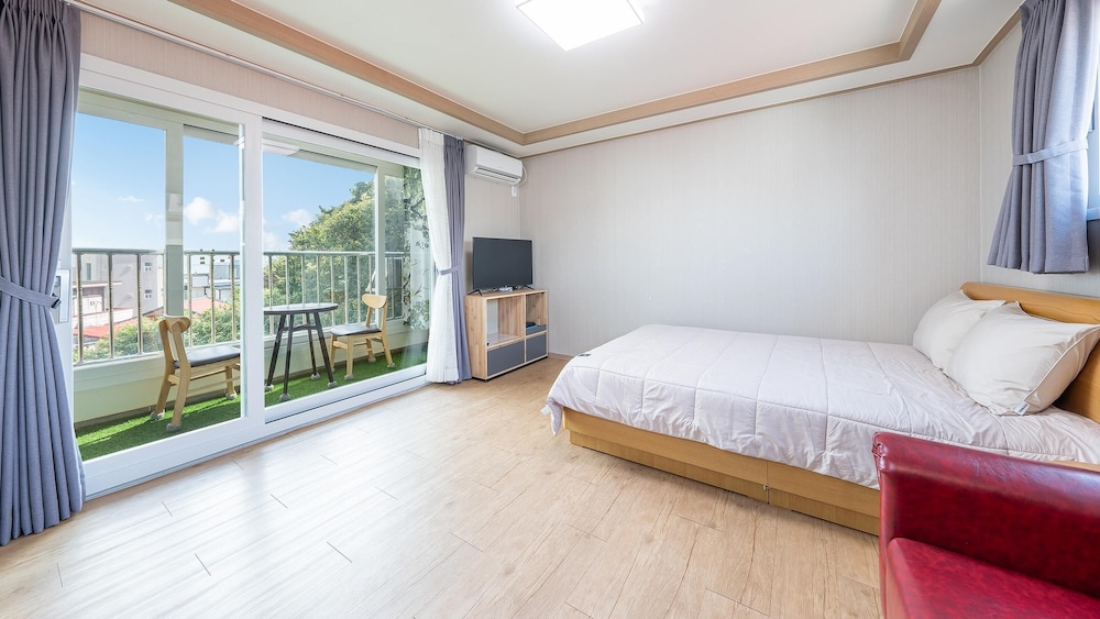 Basic Room, 1 Bedroom (301) - Photo 1