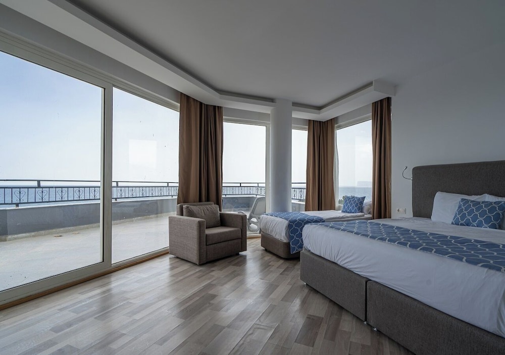 Superior Sea View Room (2+2)