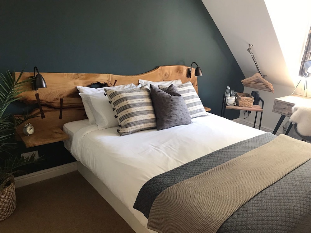 Superior Double Room, 1 King Bed, Ensuite