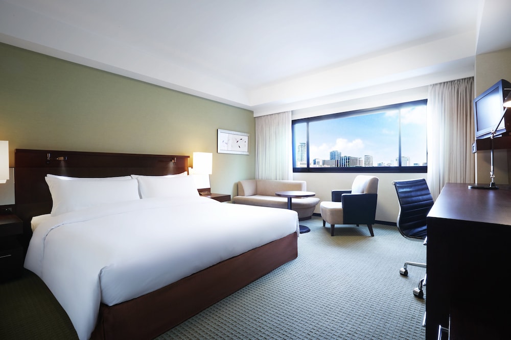 Room, 1 King Bed, Smoking, Business Lounge Access photo 1
