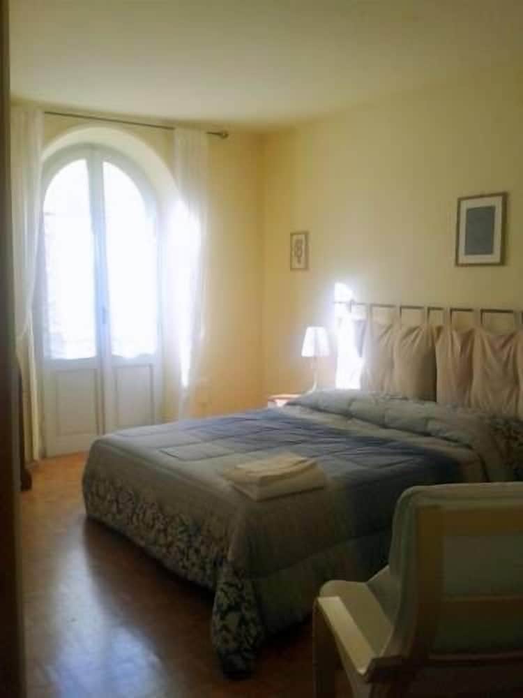 Twin Room, Shared Bathroom (External)