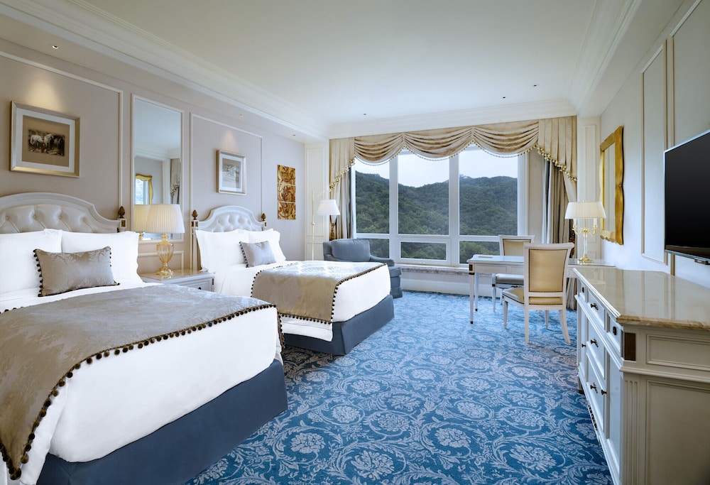 Deluxe Room, 2 Double Beds, Mountain View