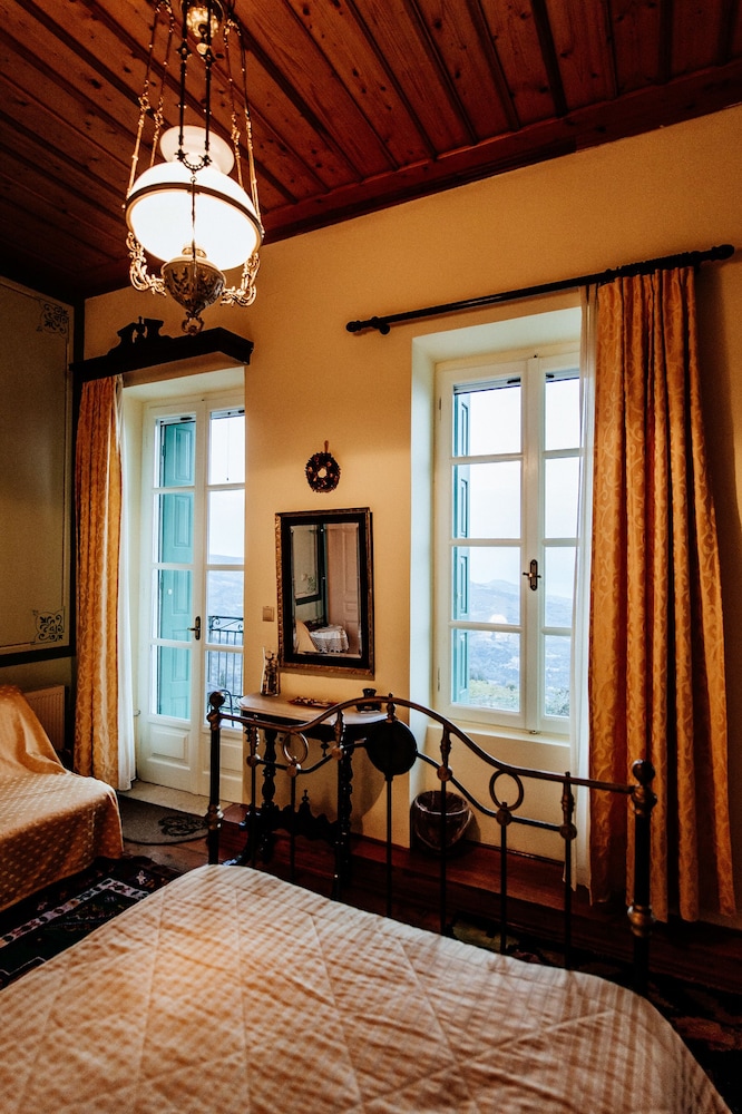 Exclusive Suite, 2 Bedrooms, Balcony, Sea Facing photo 2